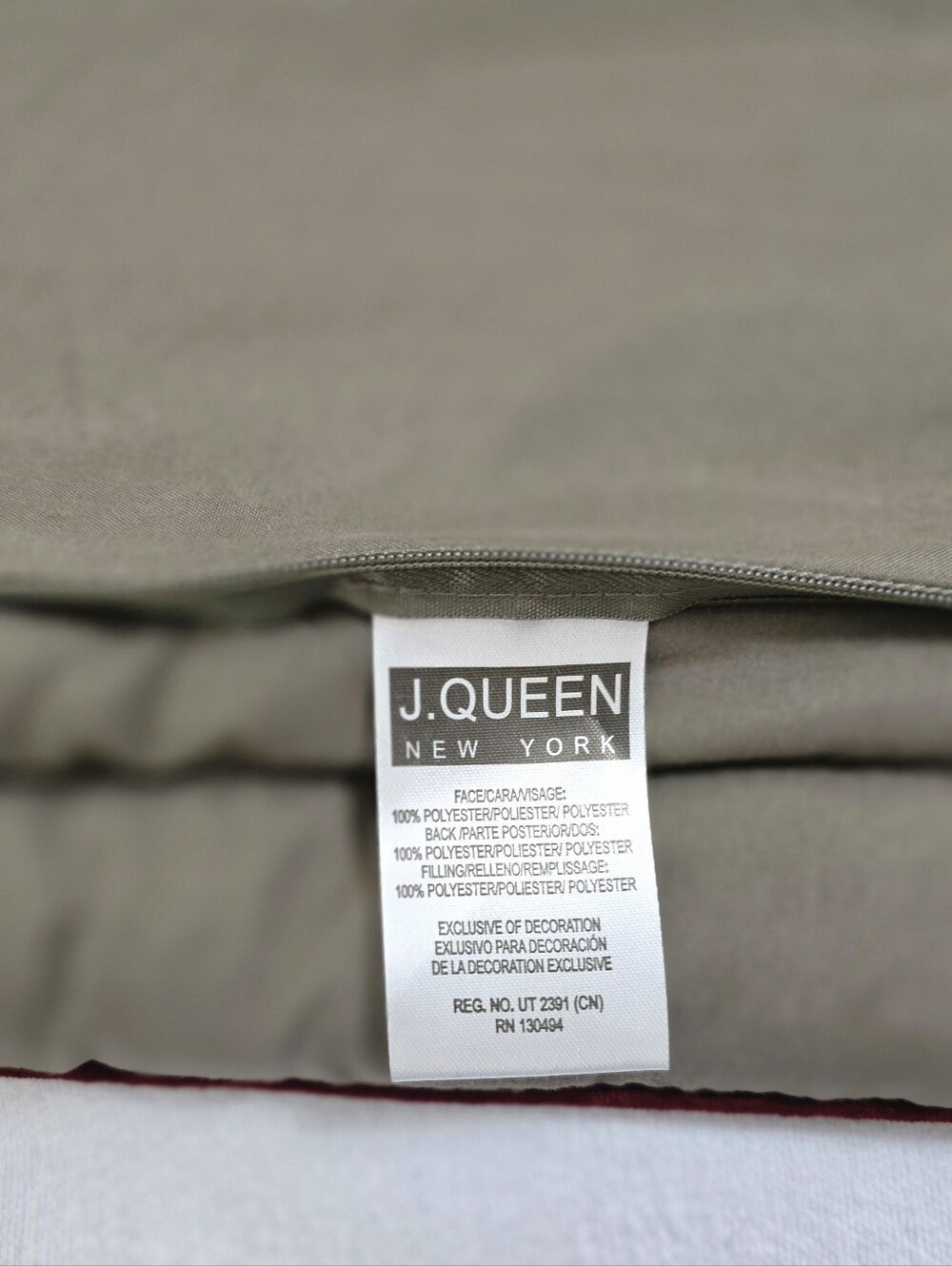 J Queen NY Cerino Woven Chenille Damask Standard Shams Crimson/Chocolate EUC. - Picture 7 of 12